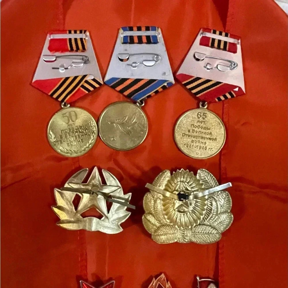 Set of 11  USSR BADGES MEDALS COCKADES PIONEER TIE - Picture 3 of 5